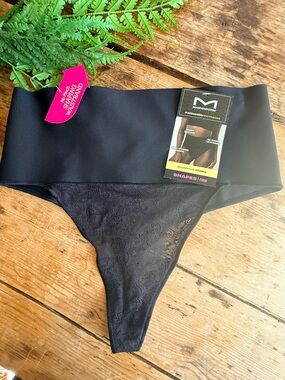 Maidenform Black High-Waist Lace Shaping Thong